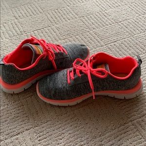 Sketchers memory foam sneakers